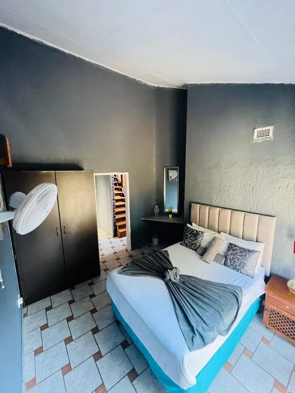 Broadway Whale Guest House Apartment in Margate