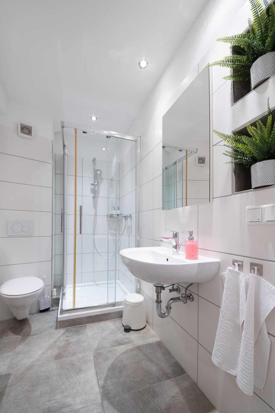 Central Studio Near Main Train Station & Old City Hall Apartment in Wuppertal