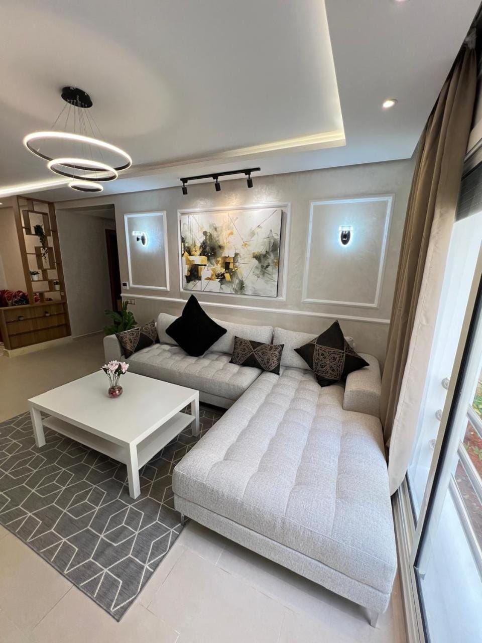 Bed, Seating area, Dining area