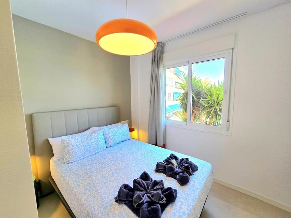 Sunshine Blue Skies and Seaview 2 Bedroom Apartment Seasonal Pool Free wifi and dedicated workspace by NAMASTE ELITE Apartment in Torremolinos