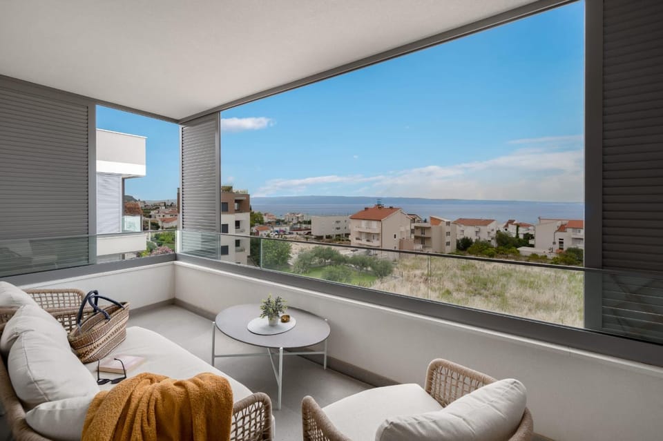 Natural landscape, View (from property/room), Balcony/Terrace, Seating area, Sea view
