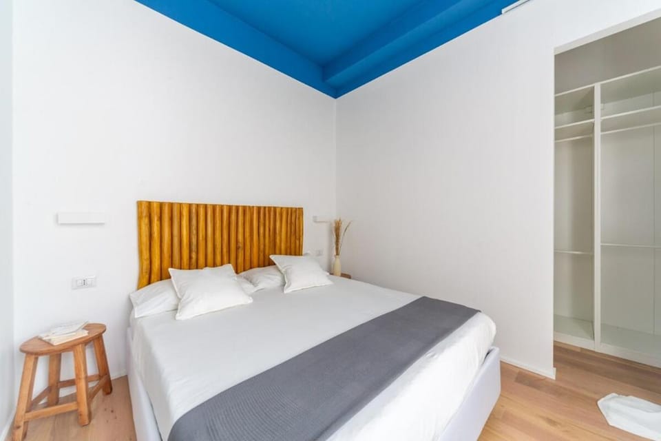 Bed, Photo of the whole room, Bedroom, towels, wardrobe