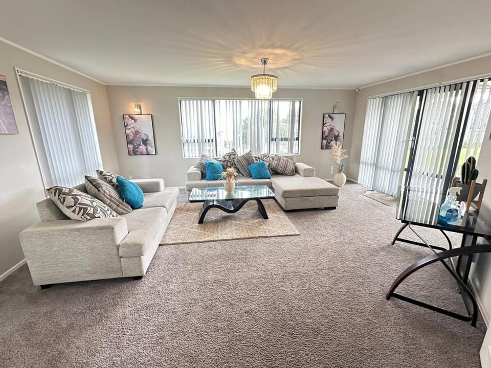 Stunning Sea View Home Very near to AKL Airport House in Auckland