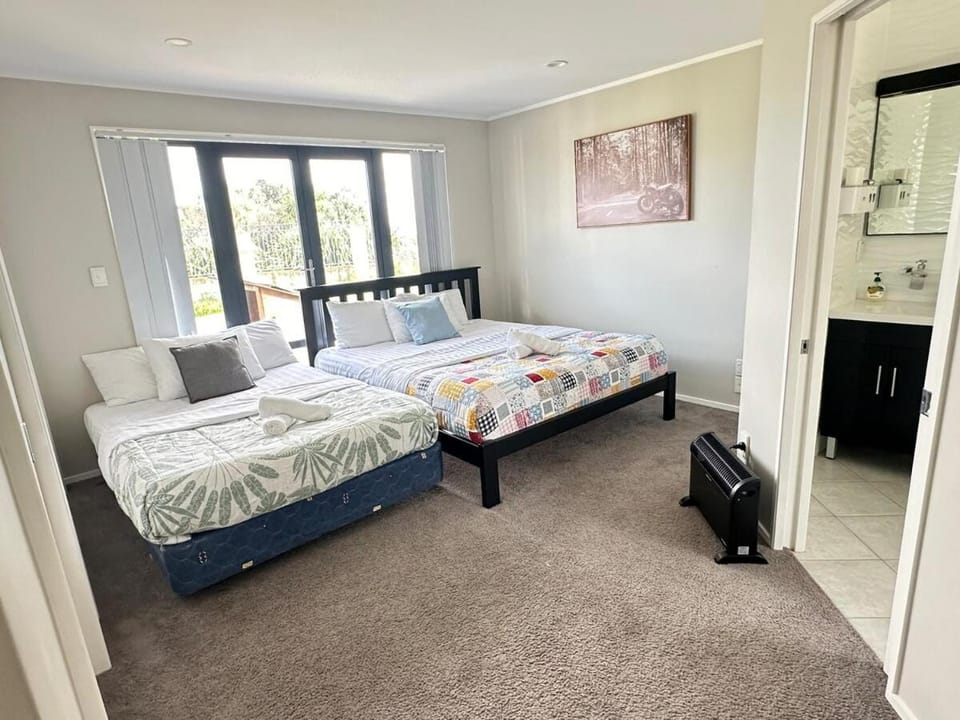Stunning Sea View Home Very near to AKL Airport House in Auckland