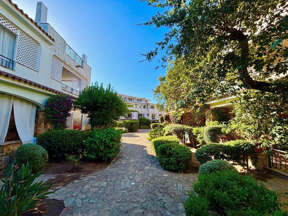 Property building, Garden