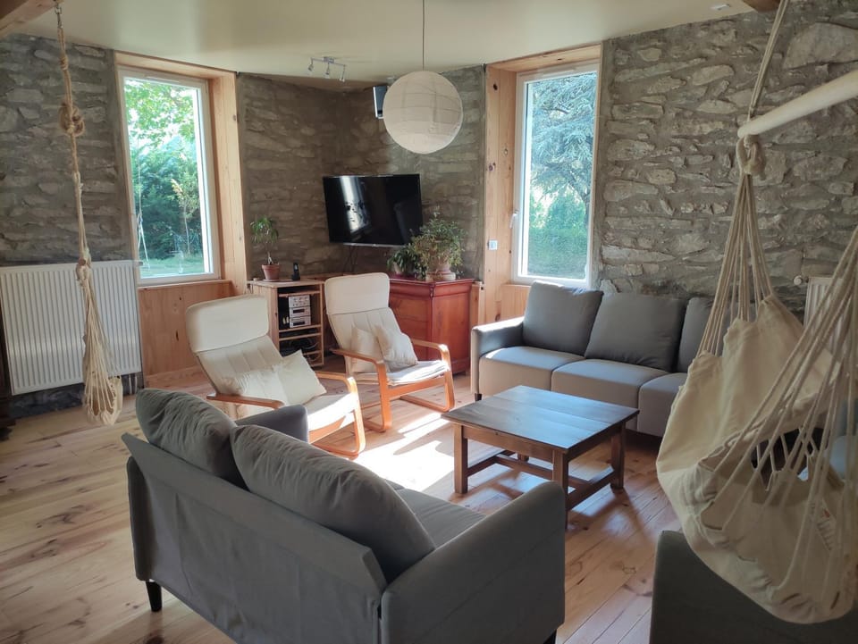 Communal lounge/ TV room, TV and multimedia, Living room