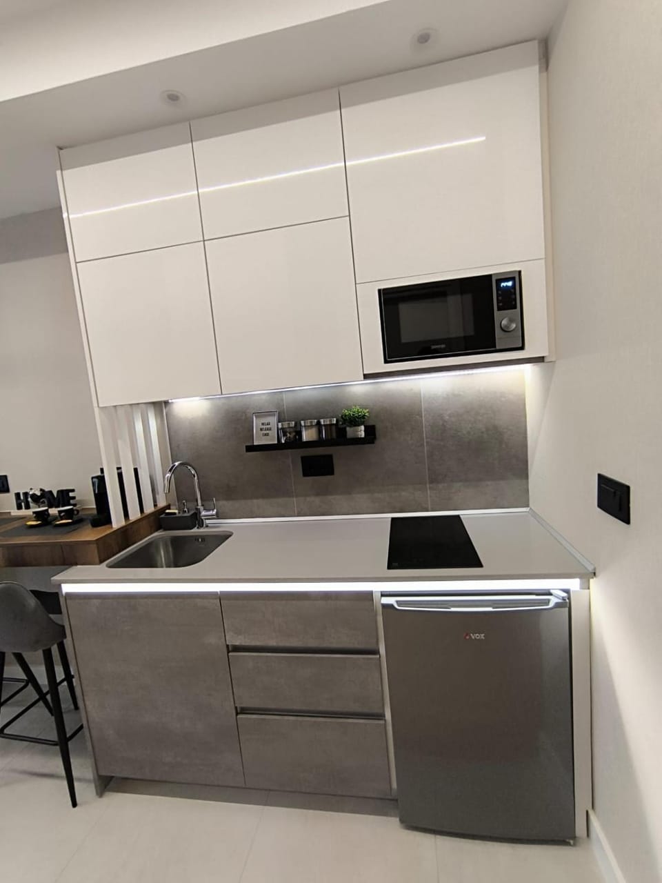 Coffee/tea facilities, Kitchen or kitchenette, microwave, minibar, oven
