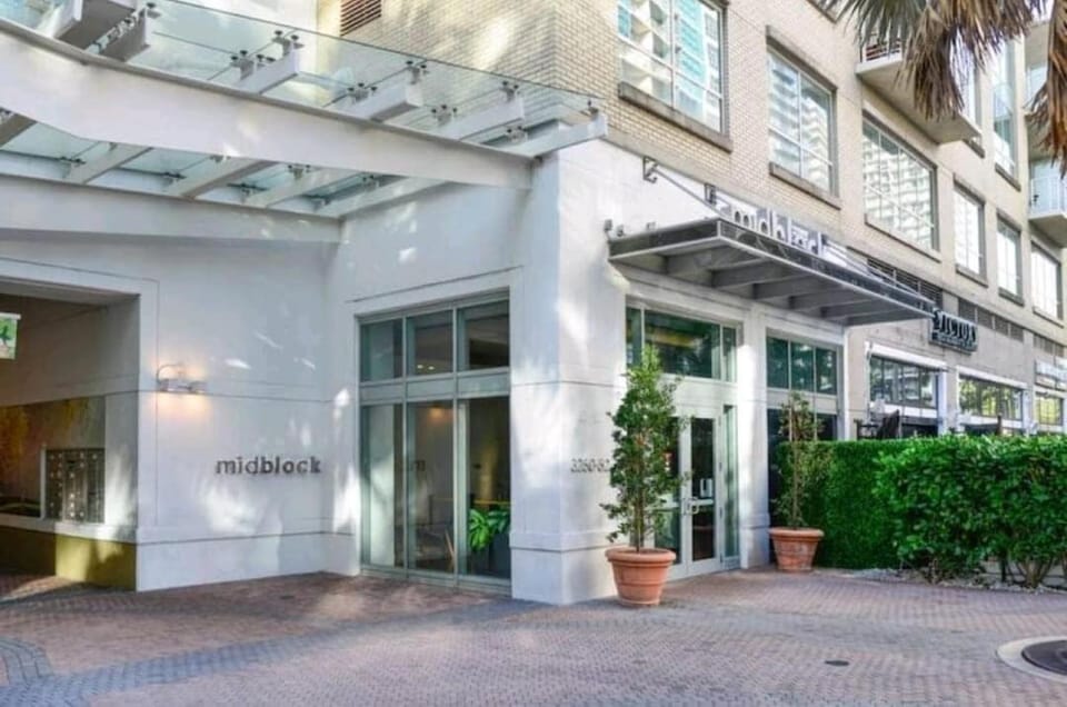 Property building, Facade/entrance