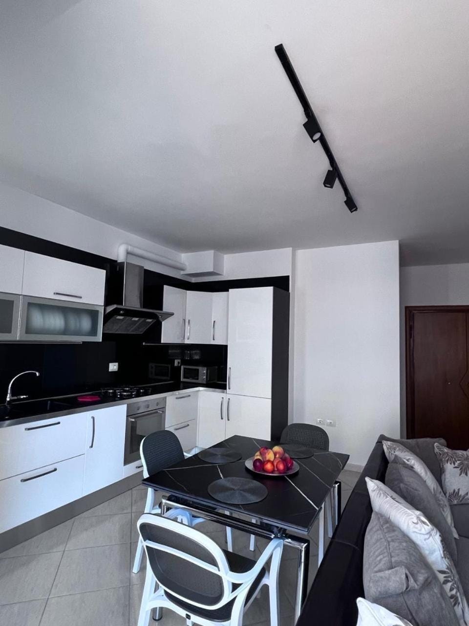 Kitchen or kitchenette, Dining area, stove