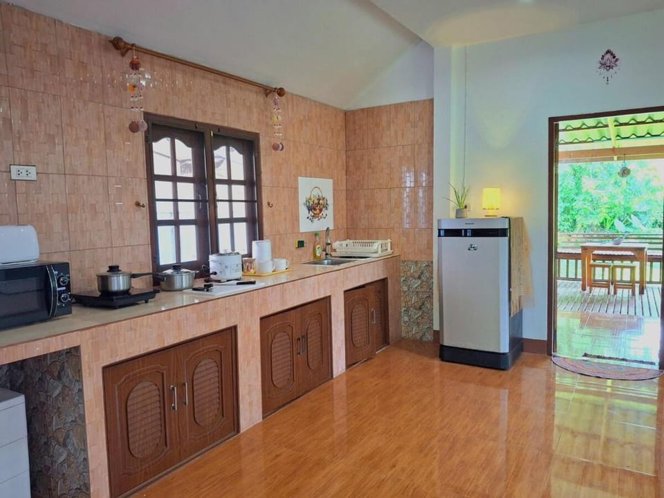 Coffee/tea facilities, Kitchen or kitchenette, stove, toaster