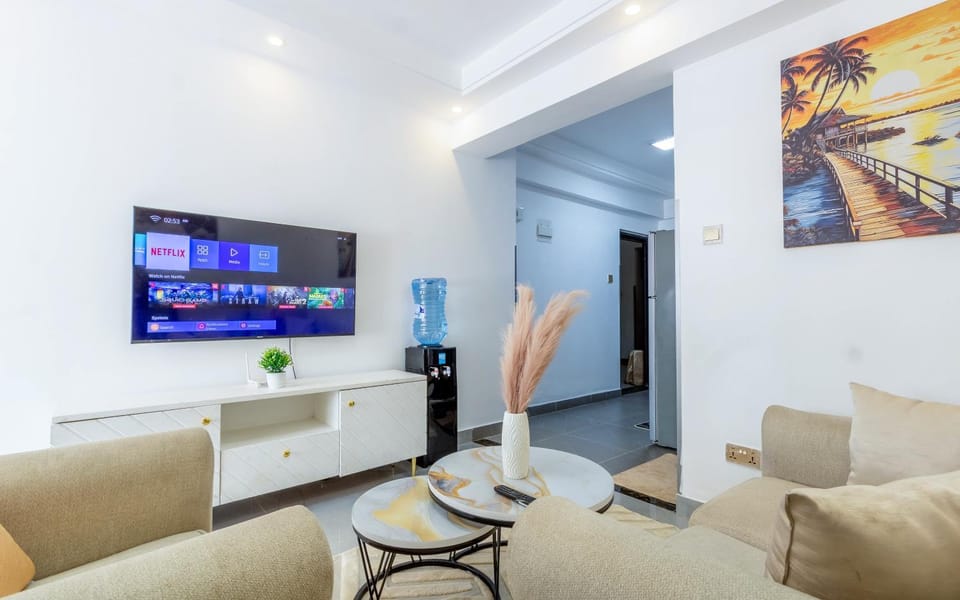Communal lounge/ TV room, TV and multimedia, Living room, Seating area, Evening entertainment