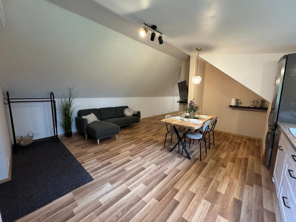 TV and multimedia, Kitchen or kitchenette, Living room, Seating area, Dining area