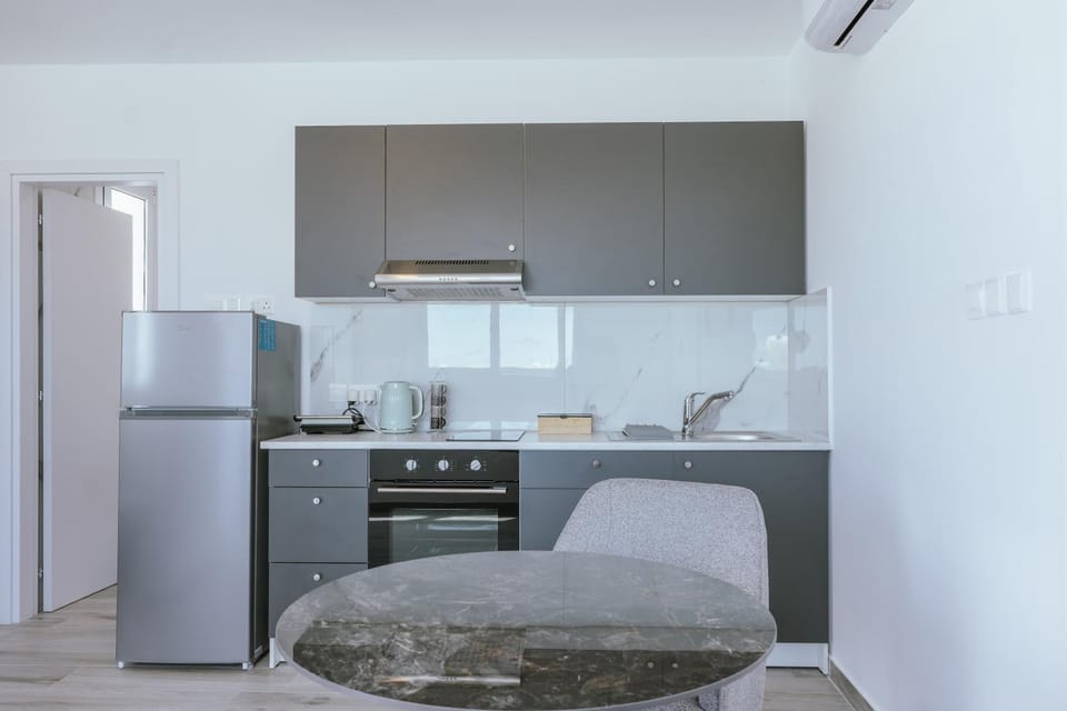 Coffee/tea facilities, Kitchen or kitchenette, Dining area