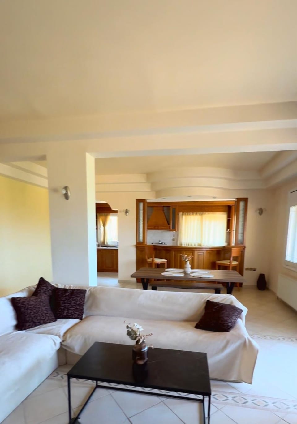 Living room, Seating area, kitchen
