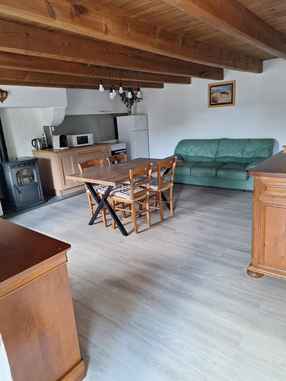 Kitchen or kitchenette, Dining area