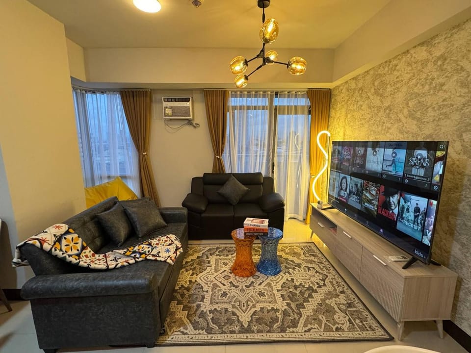 Communal lounge/ TV room, TV and multimedia, Living room