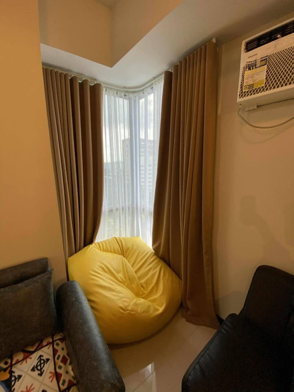 Modern 2-Bedroom Condo in Vibrant Araneta City, QC House in Pasig