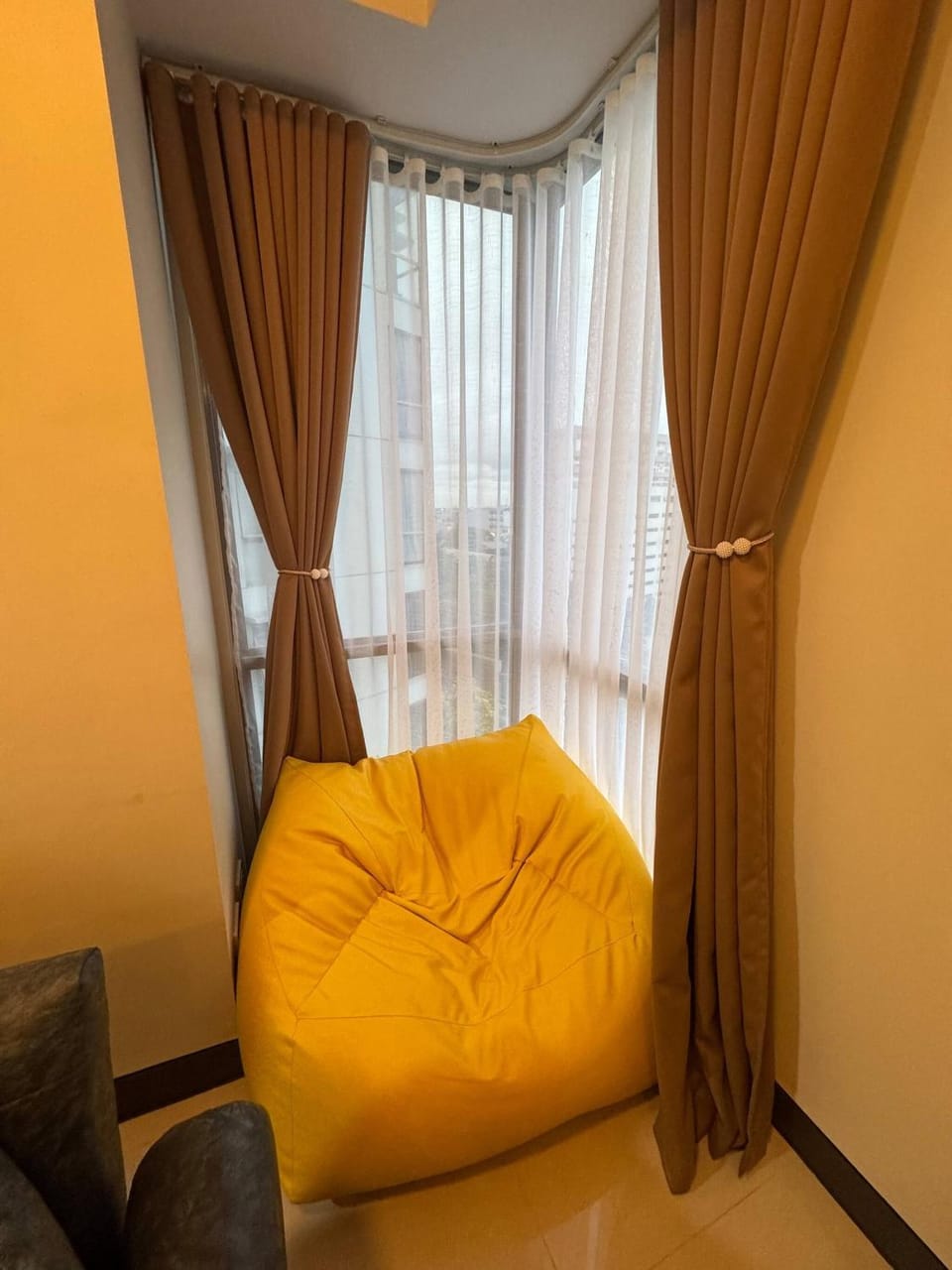 Modern 2-Bedroom Condo in Vibrant Araneta City, QC House in Pasig