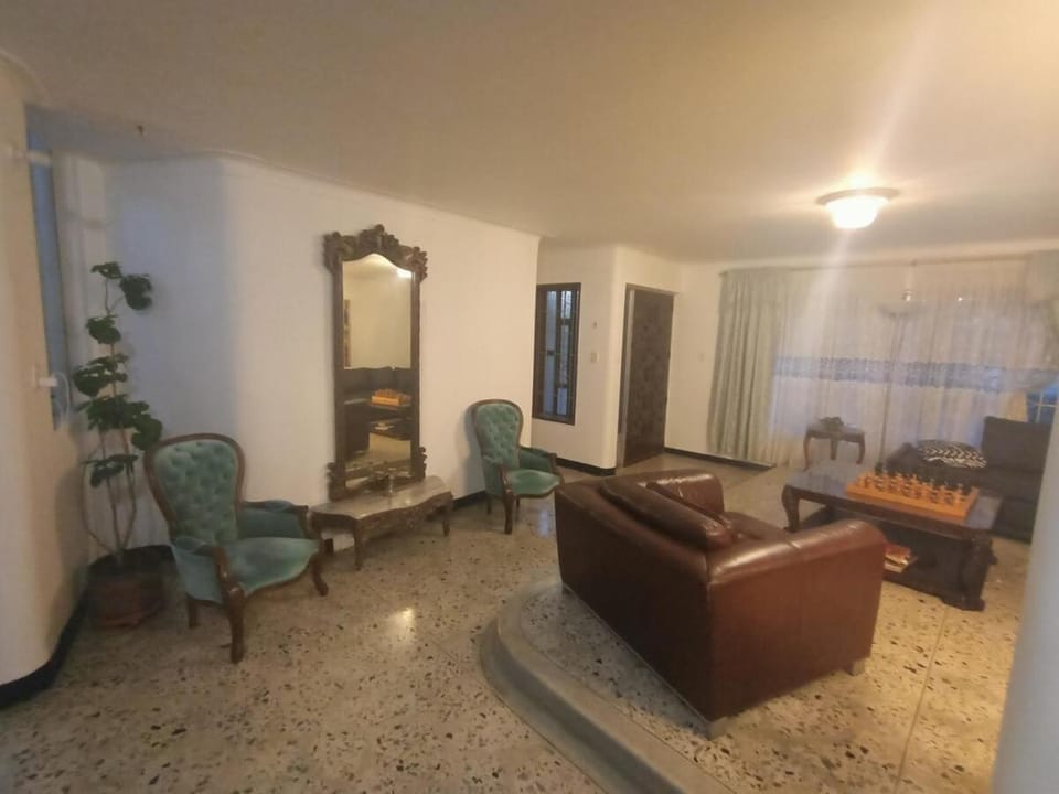 Casa Clásica Zona Centro Medellín, Casa Villa para 8H Apartment in Medellin
