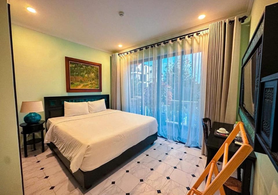 Bed, People, Massage, TV and multimedia, Photo of the whole room, Bedroom, Guests, young children, older children, internet, safe, storage, towels