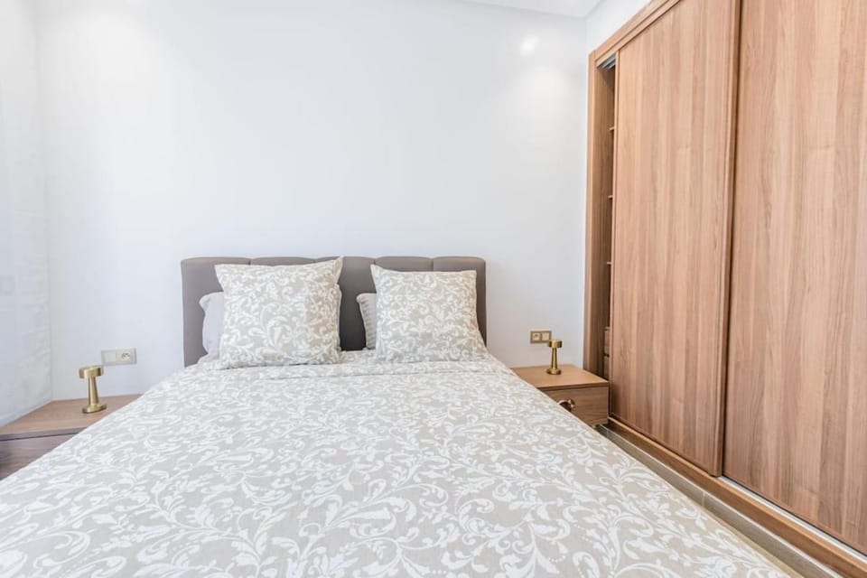 Bed, Photo of the whole room, wardrobe