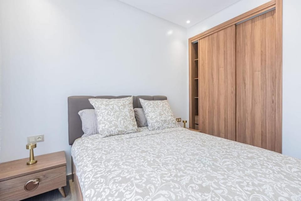 Bed, Photo of the whole room, wardrobe