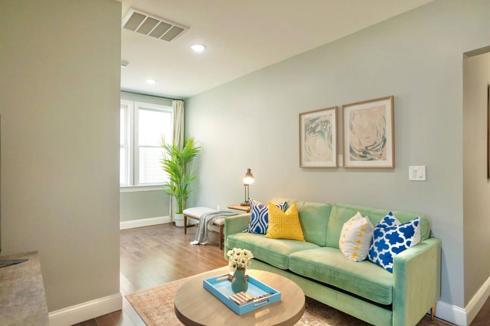 Living room, Photo of the whole room, Decorative detail, Seating area