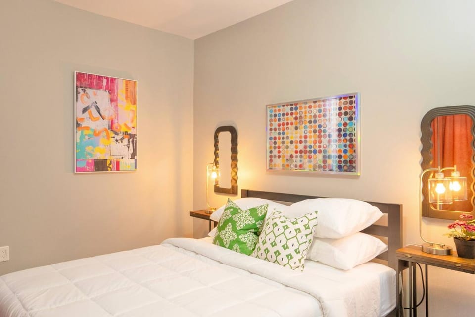 Bed, Photo of the whole room, Decorative detail, Bedroom