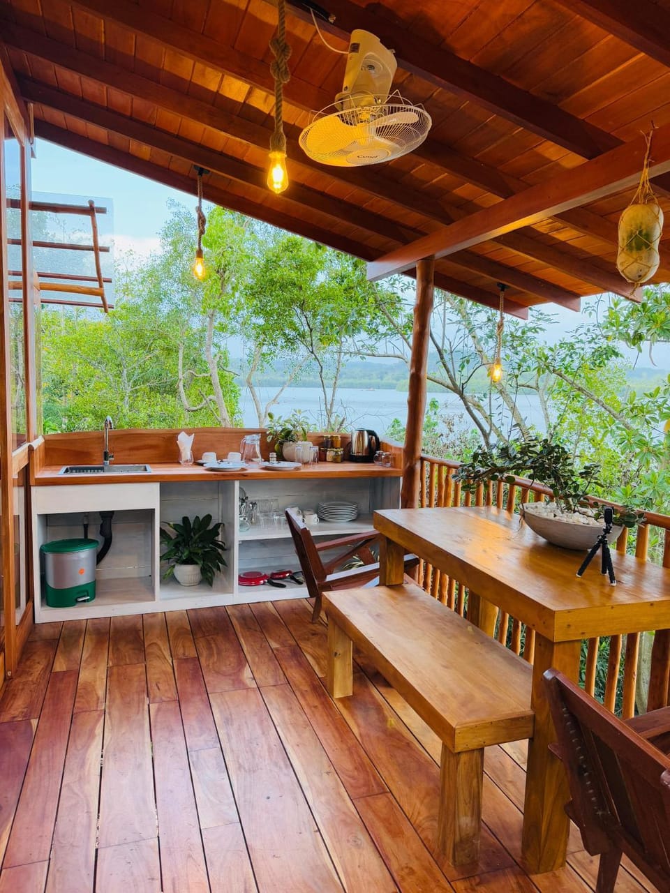 View (from property/room), Balcony/Terrace, Dining area