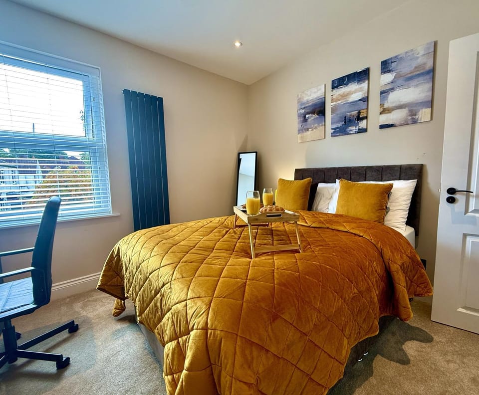Stylish 2BR - Sleeps 6 - Central Stourbridge Gem House in Stourbridge
