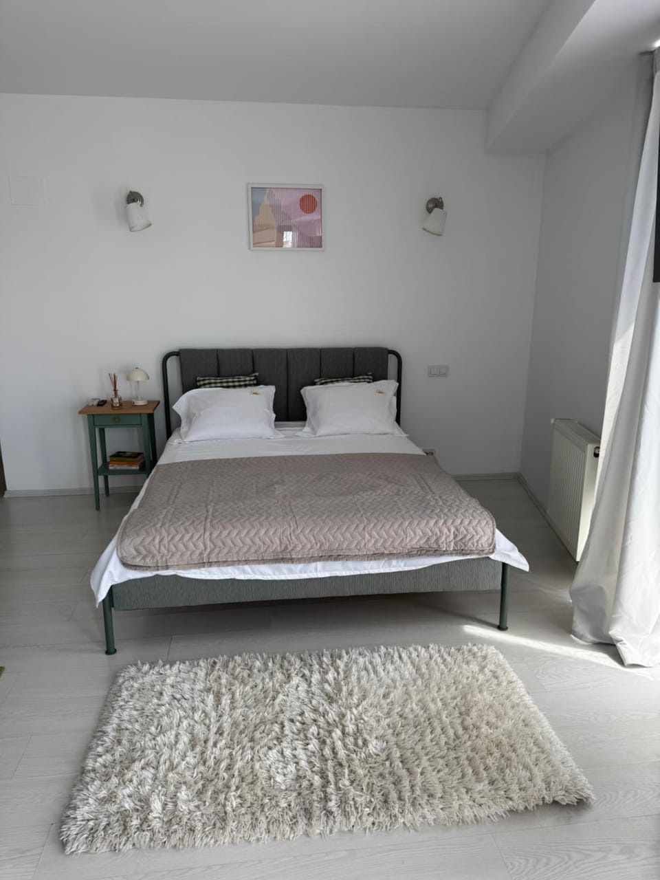 Photo of the whole room, Bedroom