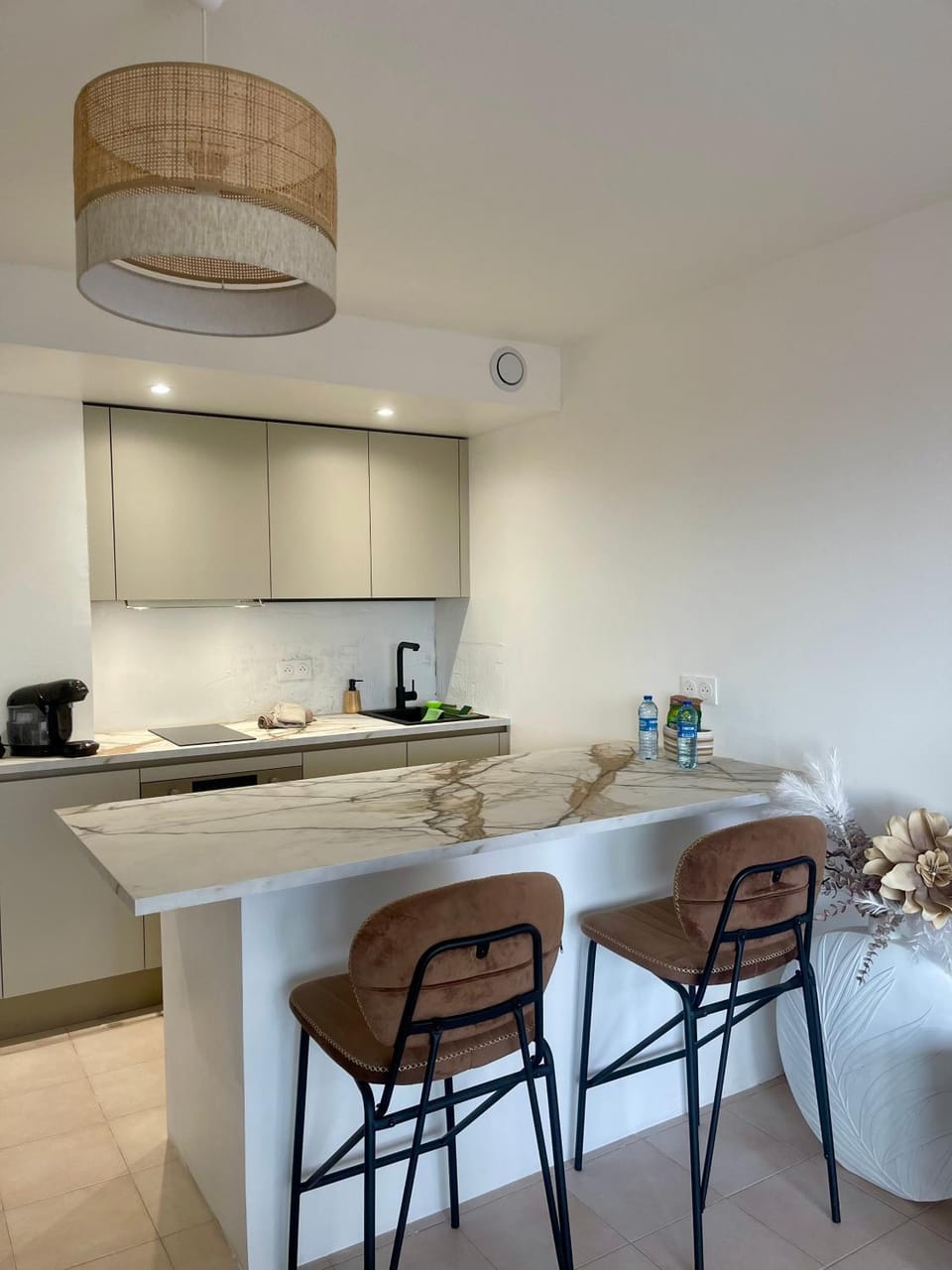 Appartement Grand Balcon Sud avec Piscine proche Cannes Apartment in Mougins