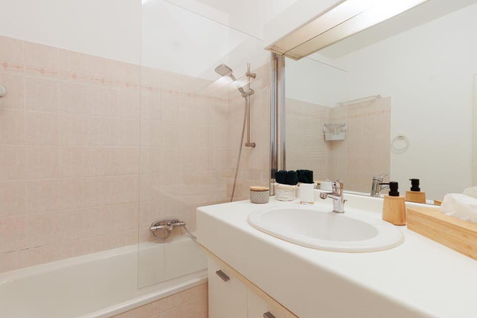 Appartement Grand Balcon Sud avec Piscine proche Cannes Apartment in Mougins