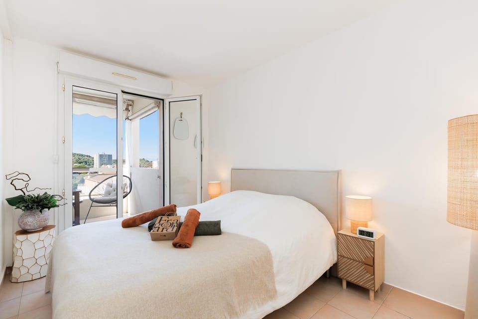 Appartement Grand Balcon Sud avec Piscine proche Cannes Apartment in Mougins