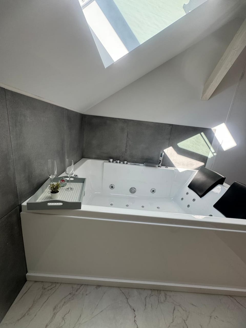 Comfort Jacuzzi New Apartment in Nilvange Apartment in Grand Est