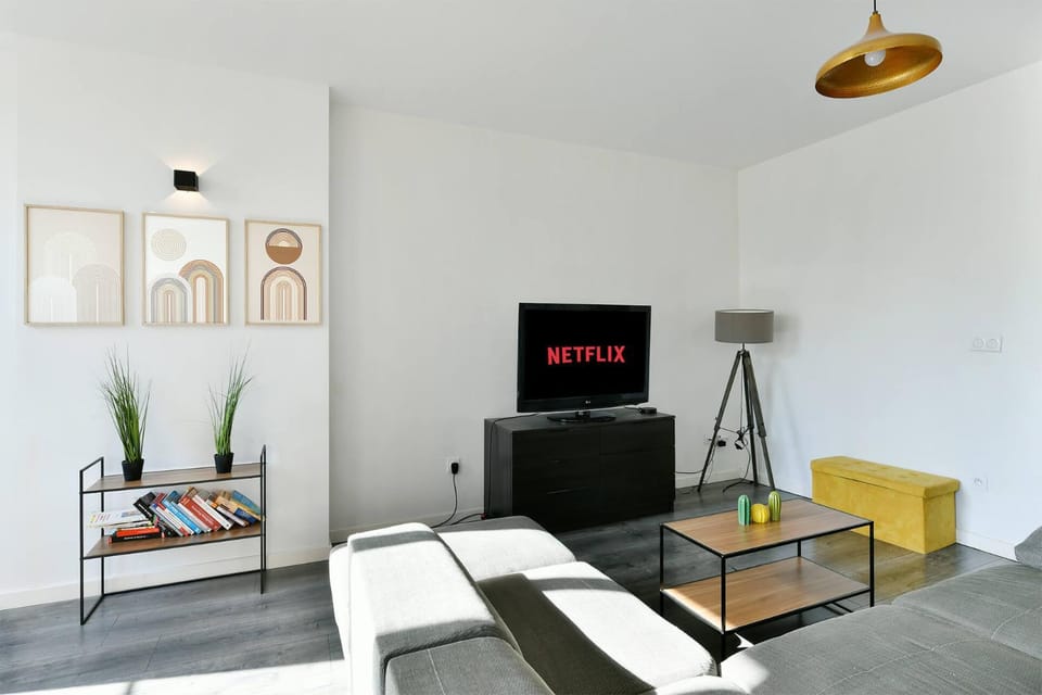 Communal lounge/ TV room, TV and multimedia, Seating area