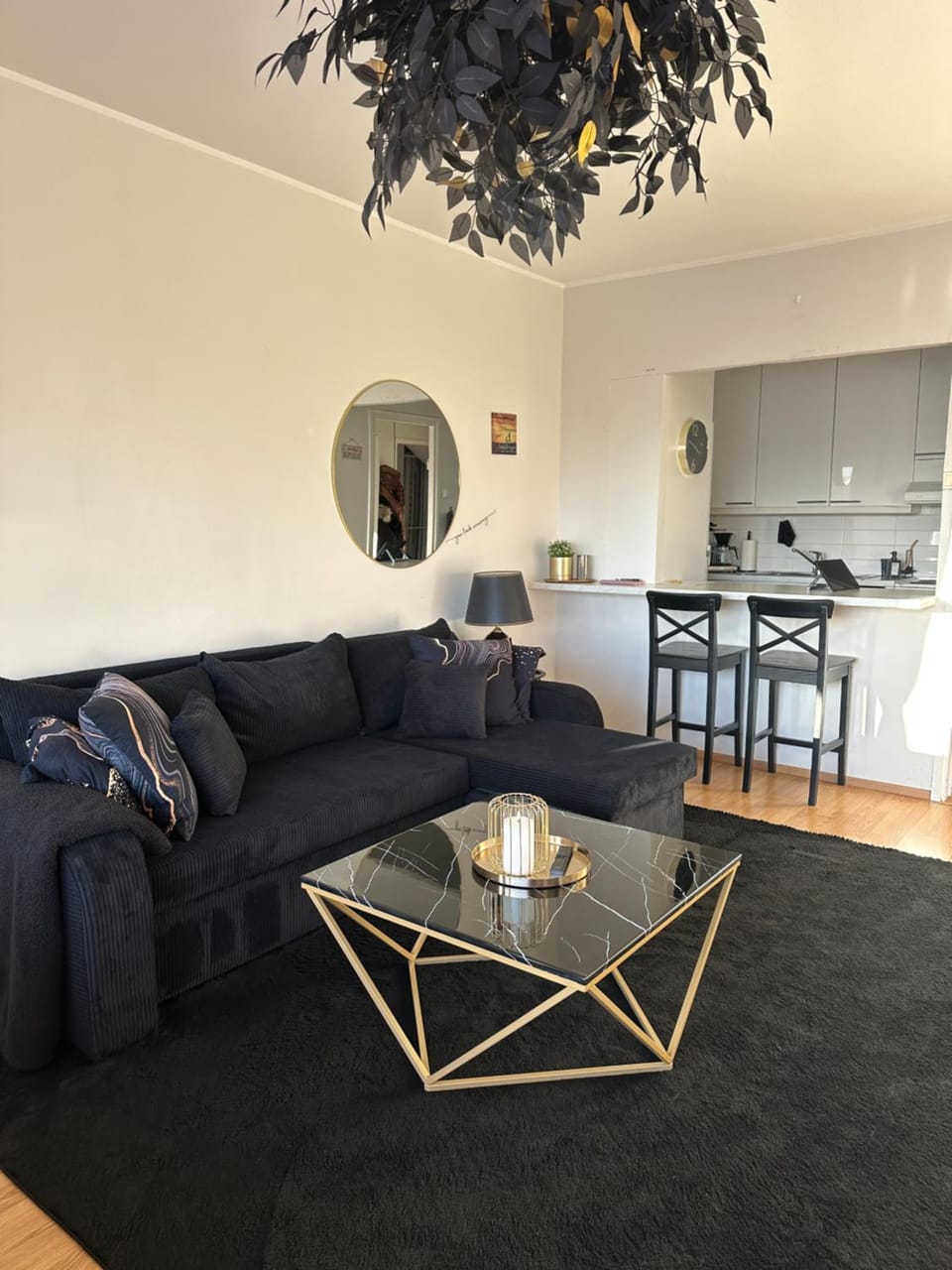 Kitchen or kitchenette, Seating area, Dining area
