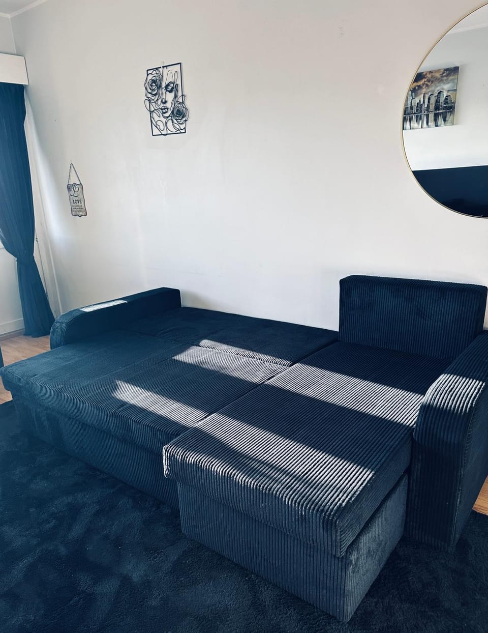 Bed, Living room