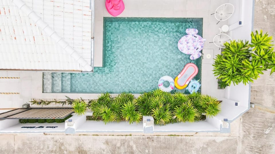 Property building, Garden, Garden view, Swimming pool