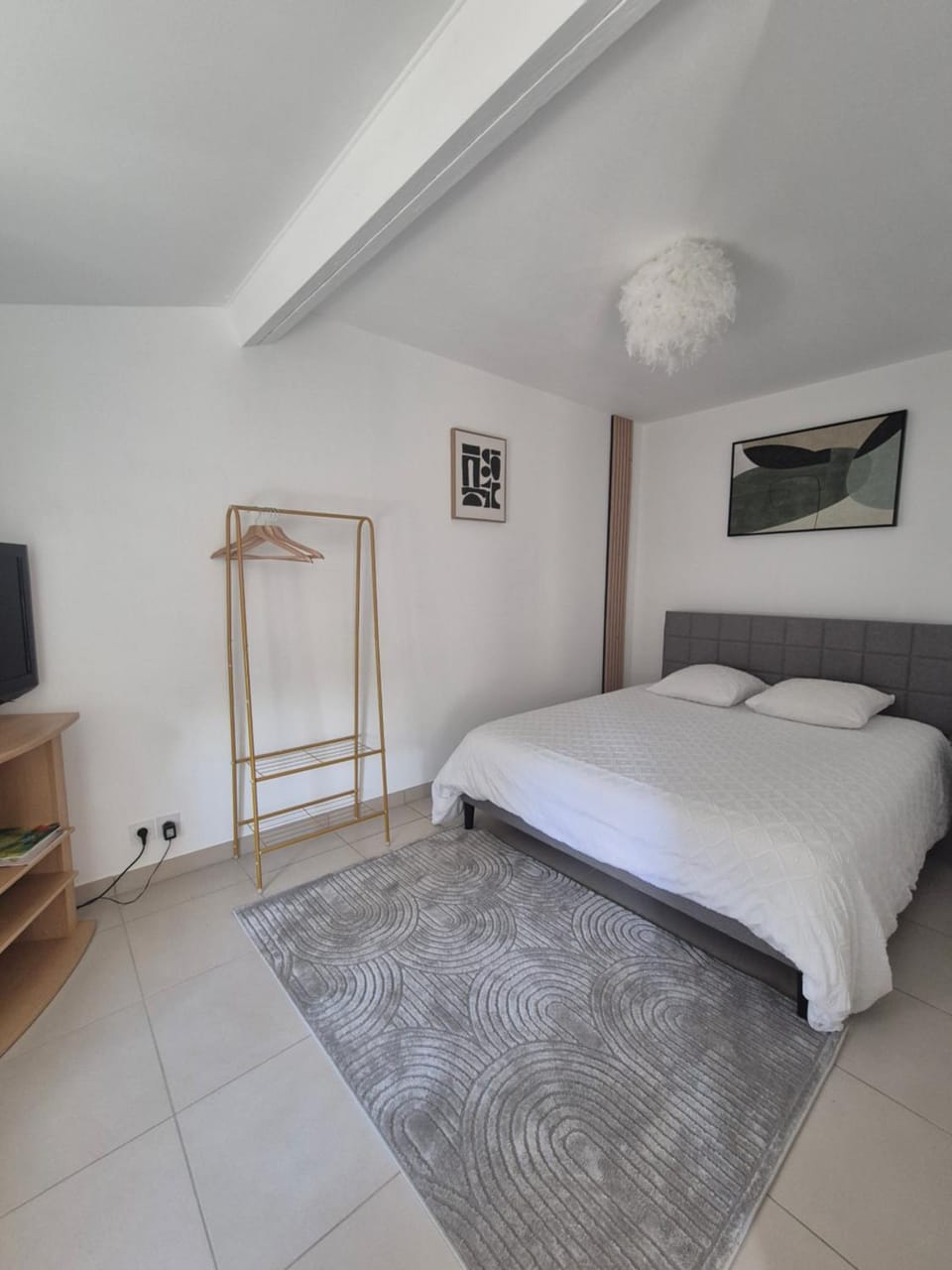 Bed, TV and multimedia, Photo of the whole room, Bedroom, wardrobe