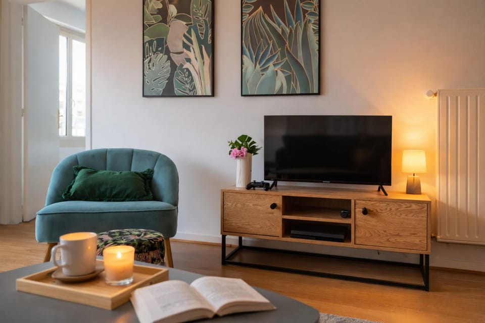 Le 8e Art - appartement 8 personnes, 4 chambres, idéal groupes, parking, wifi Apartment in Angers