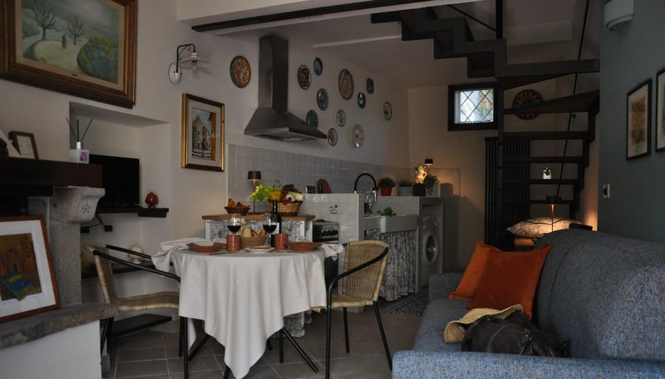 Kitchen or kitchenette, Living room