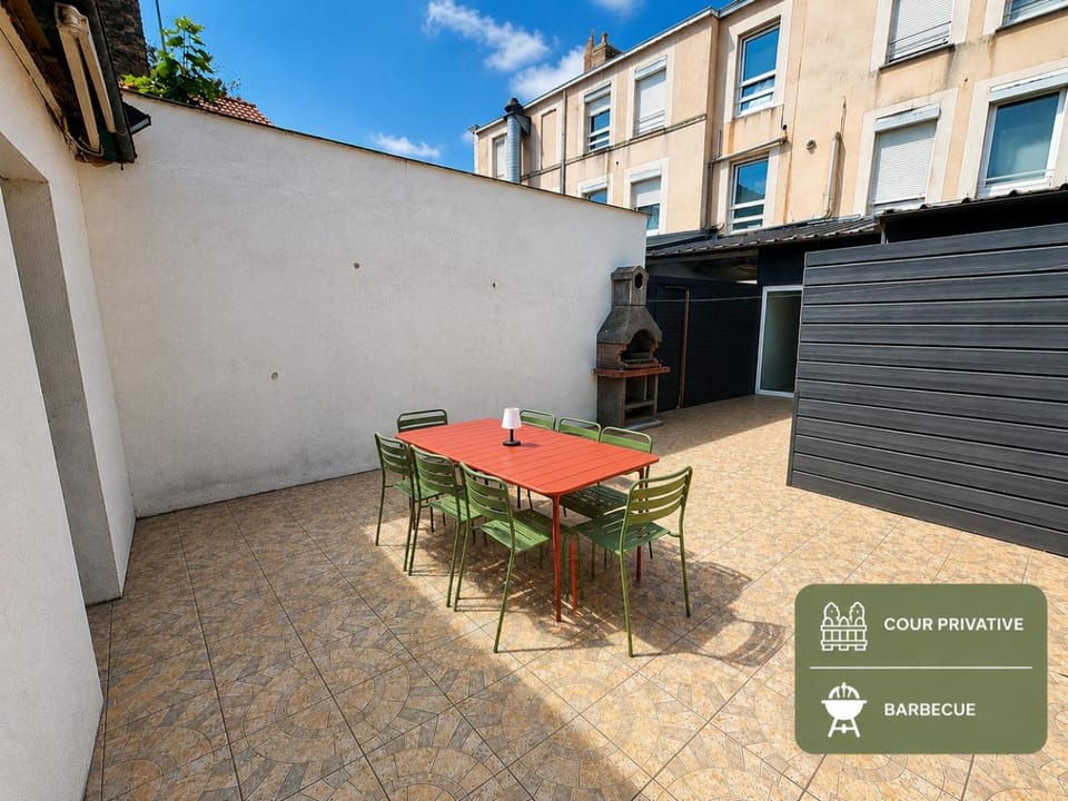 Patio, BBQ facilities