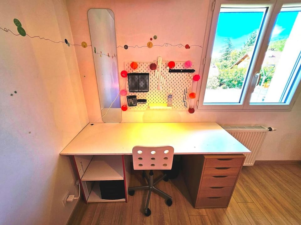 Seating area, Bedroom