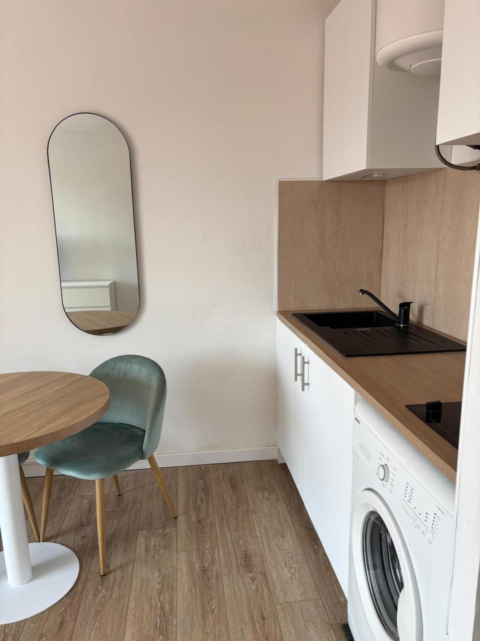 Kitchen or kitchenette, stove, dryer