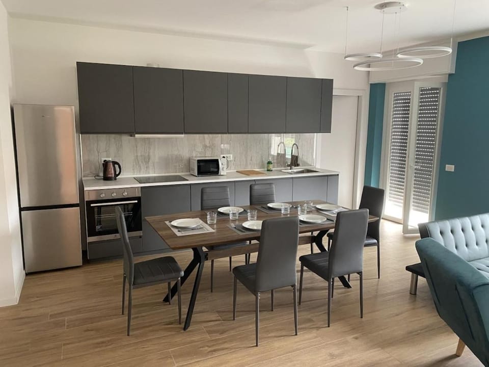 Kitchen or kitchenette, Seating area, Dining area, stove