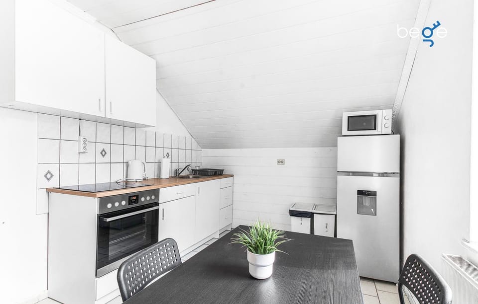 Kitchen or kitchenette, Dining area, dishwasher, oven, stove, toaster