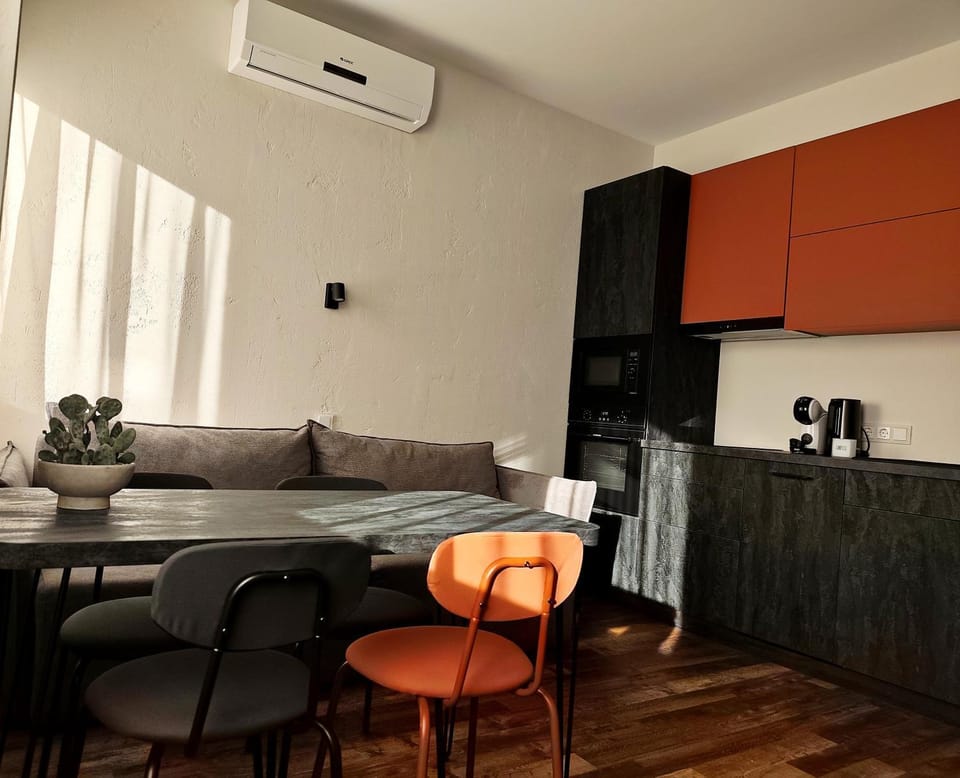 Dining area, kitchen