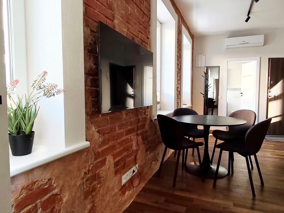 Communal lounge/ TV room, Dining area