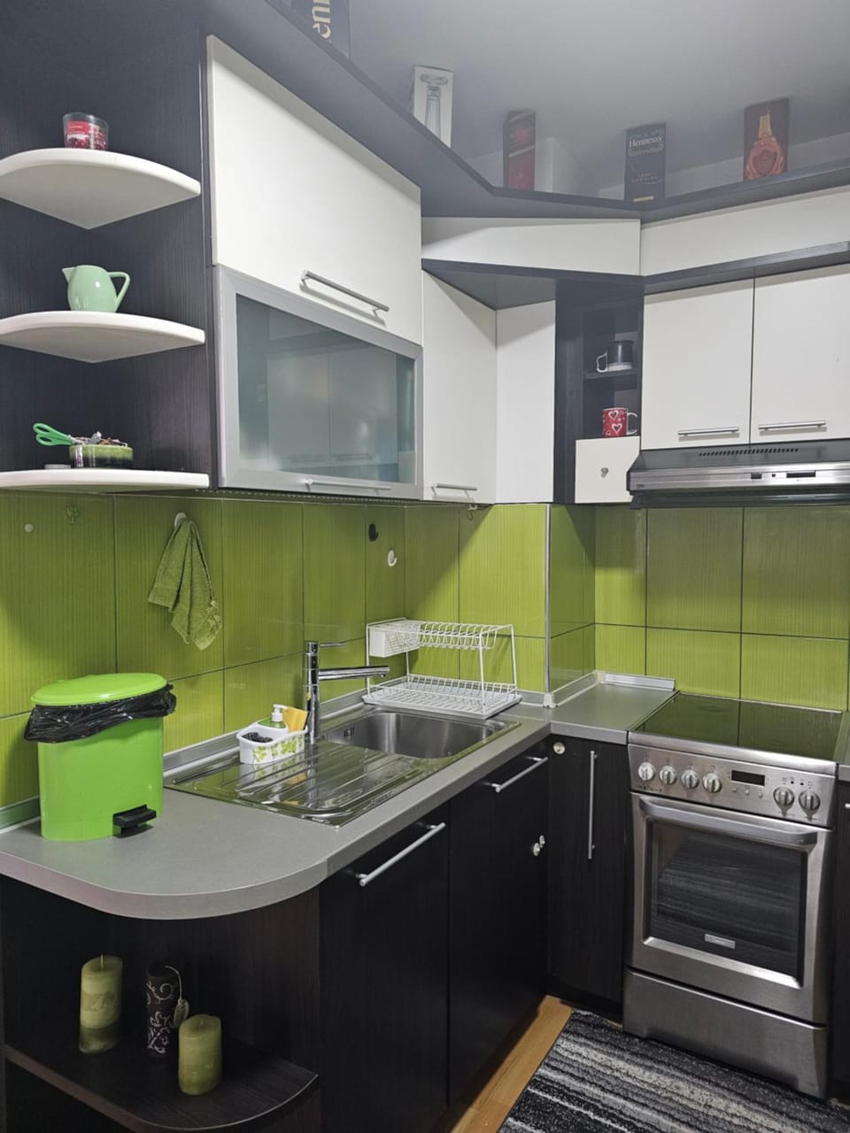 Kitchen or kitchenette, dishwasher